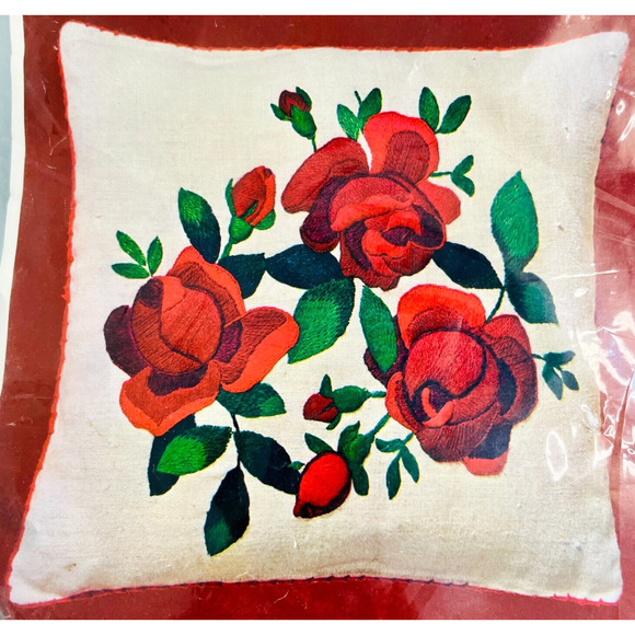 Creative Crewel Kit Pillow Cover Ring of Roses Crown Arts #5002 Vintage New READ - Picture 1 of 6